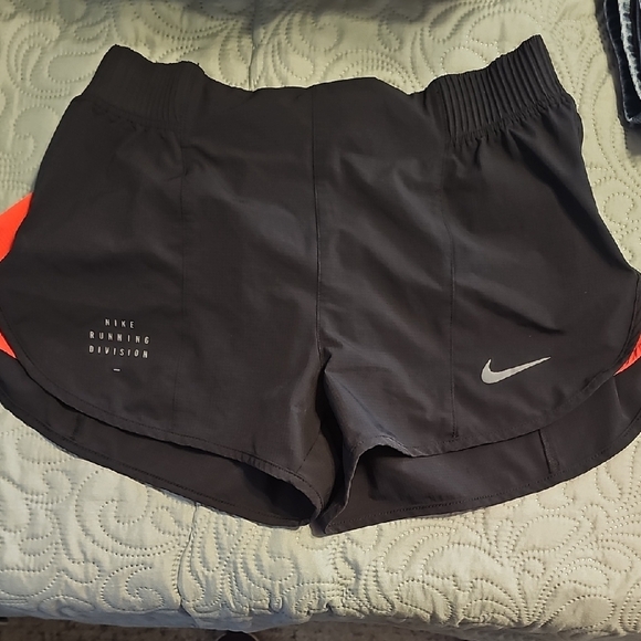 Nike Women's Black Running Division Zipper Shorts - Picture 1 of 5